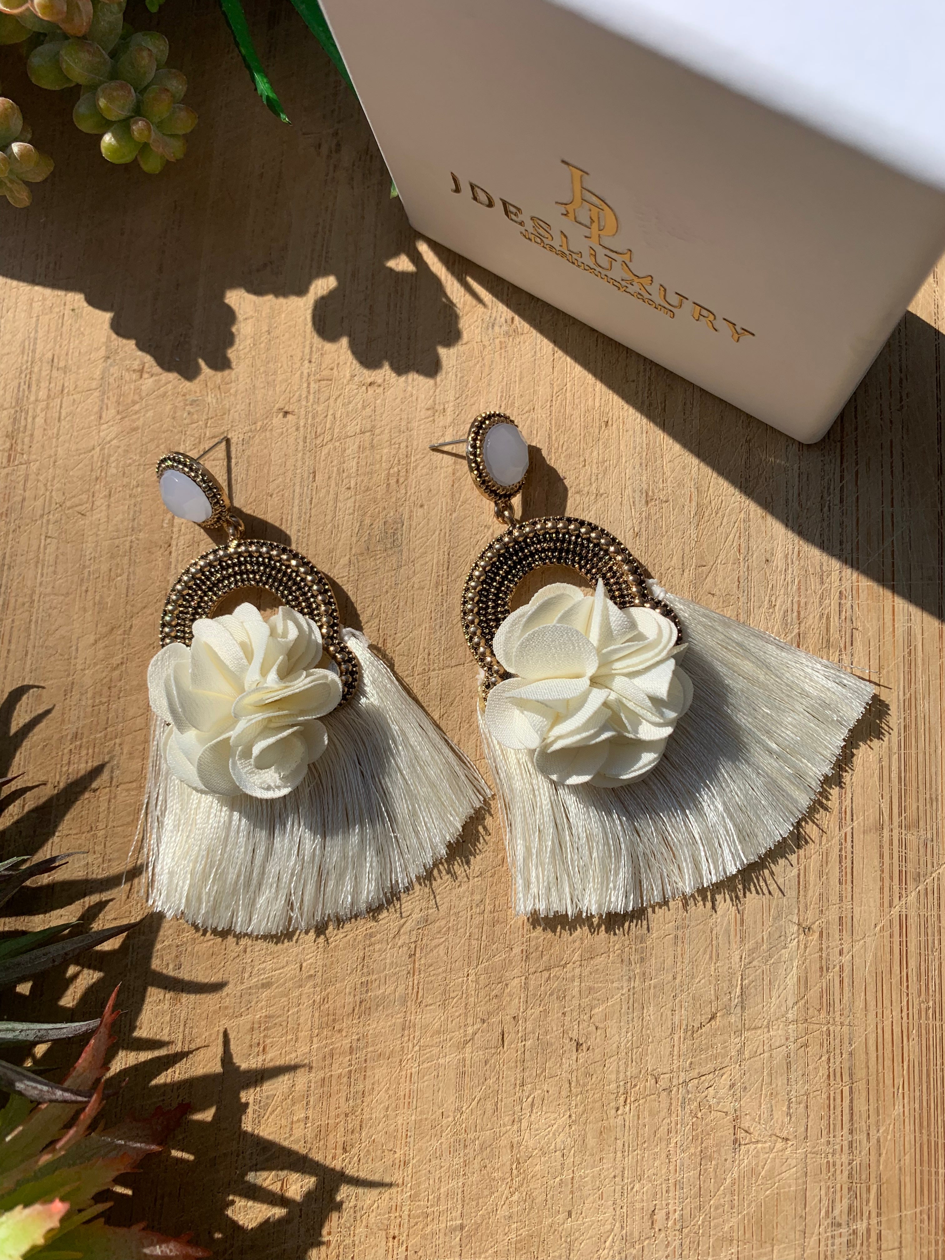 SUNSET-BEIGE EARRING