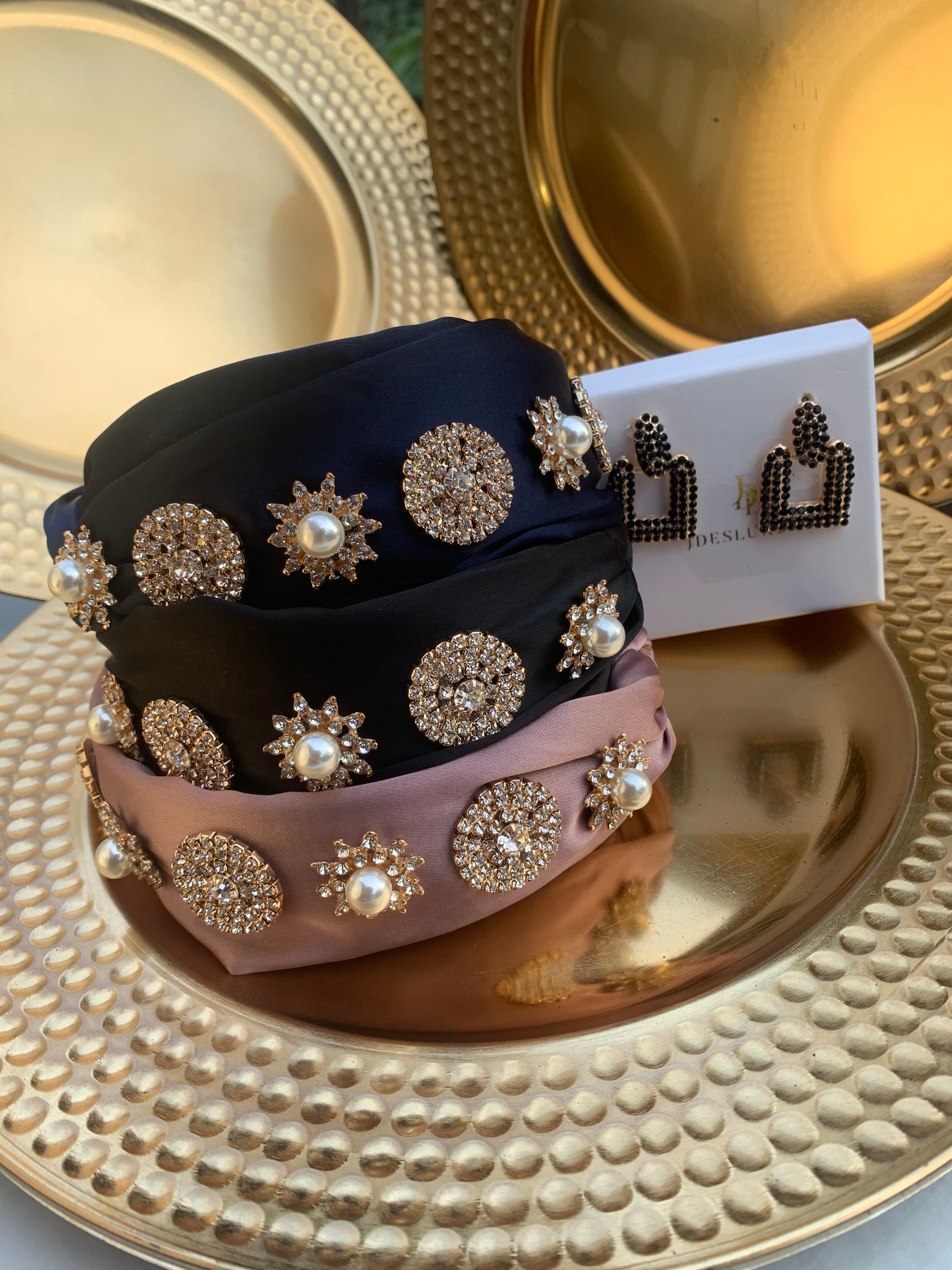 Holiday looks. 4 pieces set. 3 headbands 1 pair of earring.