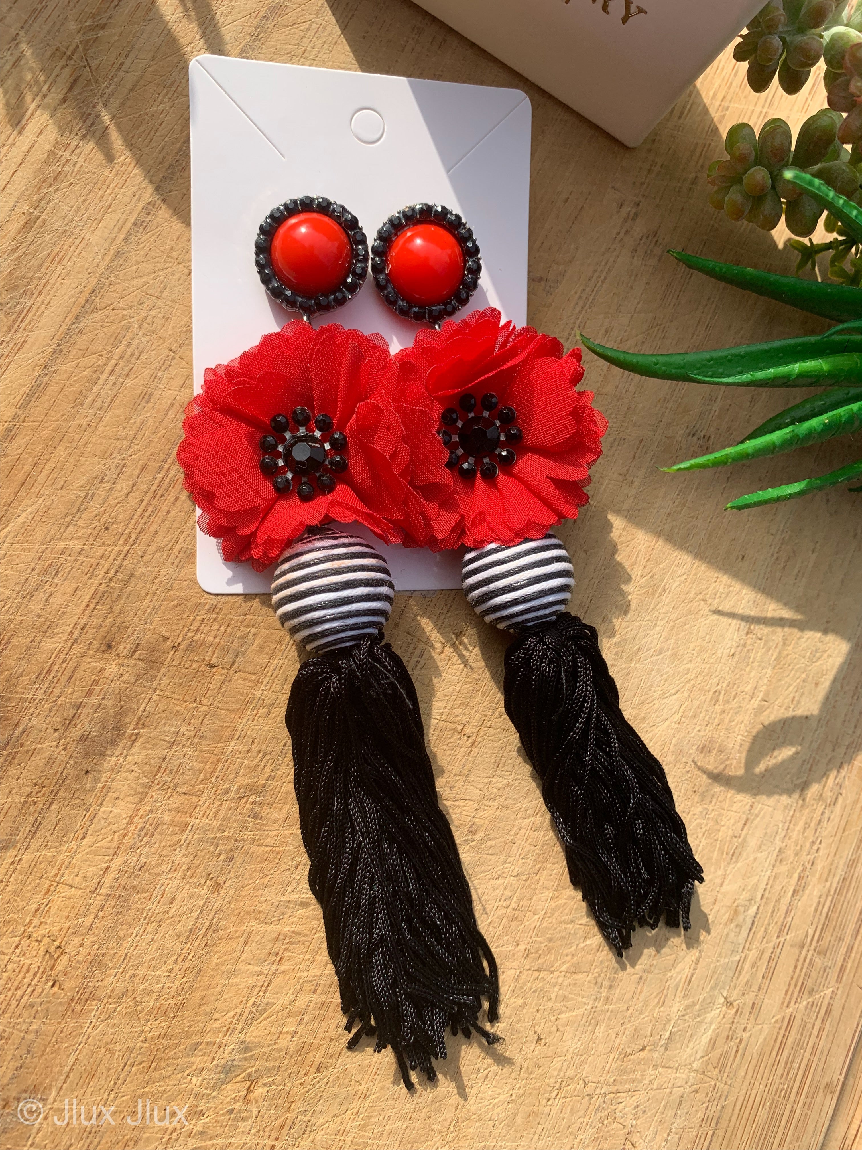 VACA FLOWER EARRINGS - RED
