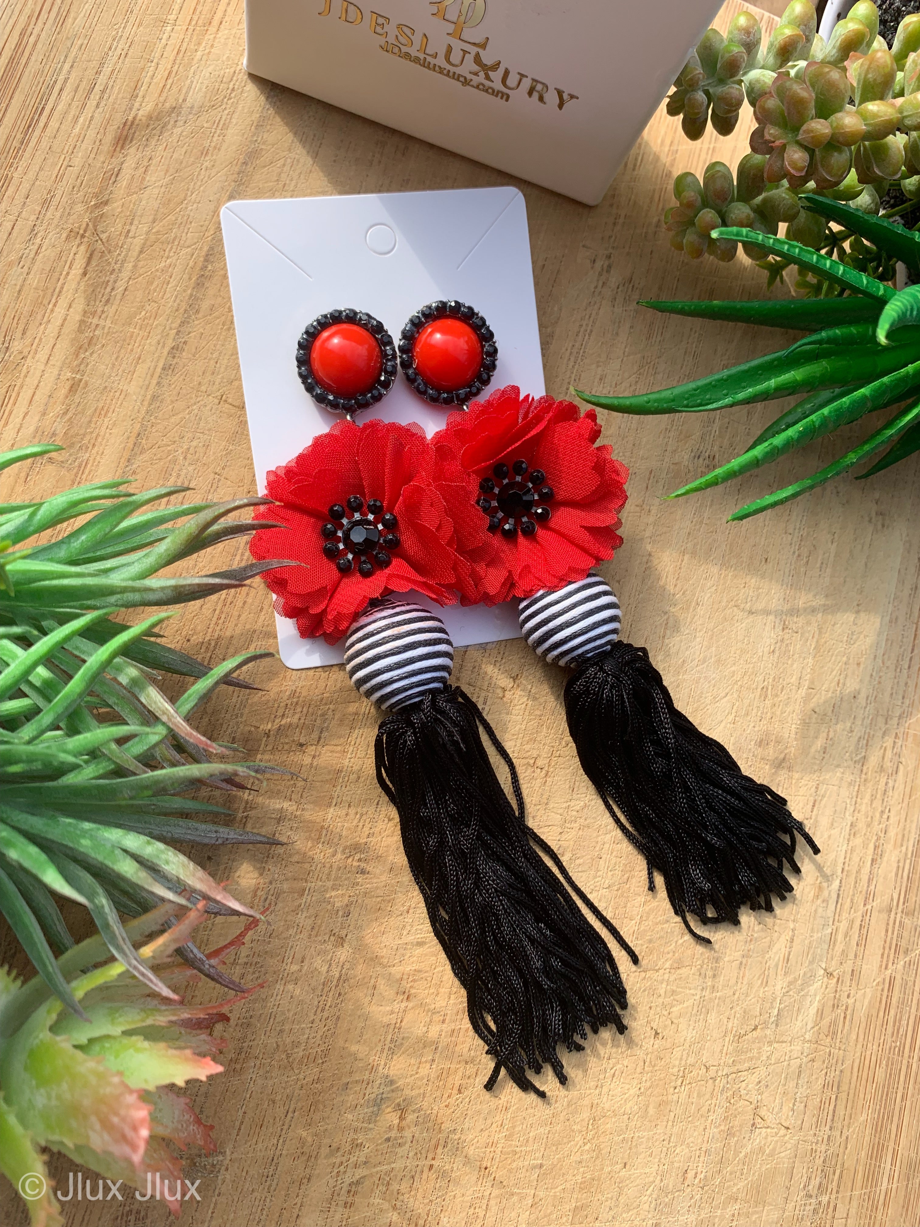 VACA FLOWER EARRINGS - RED