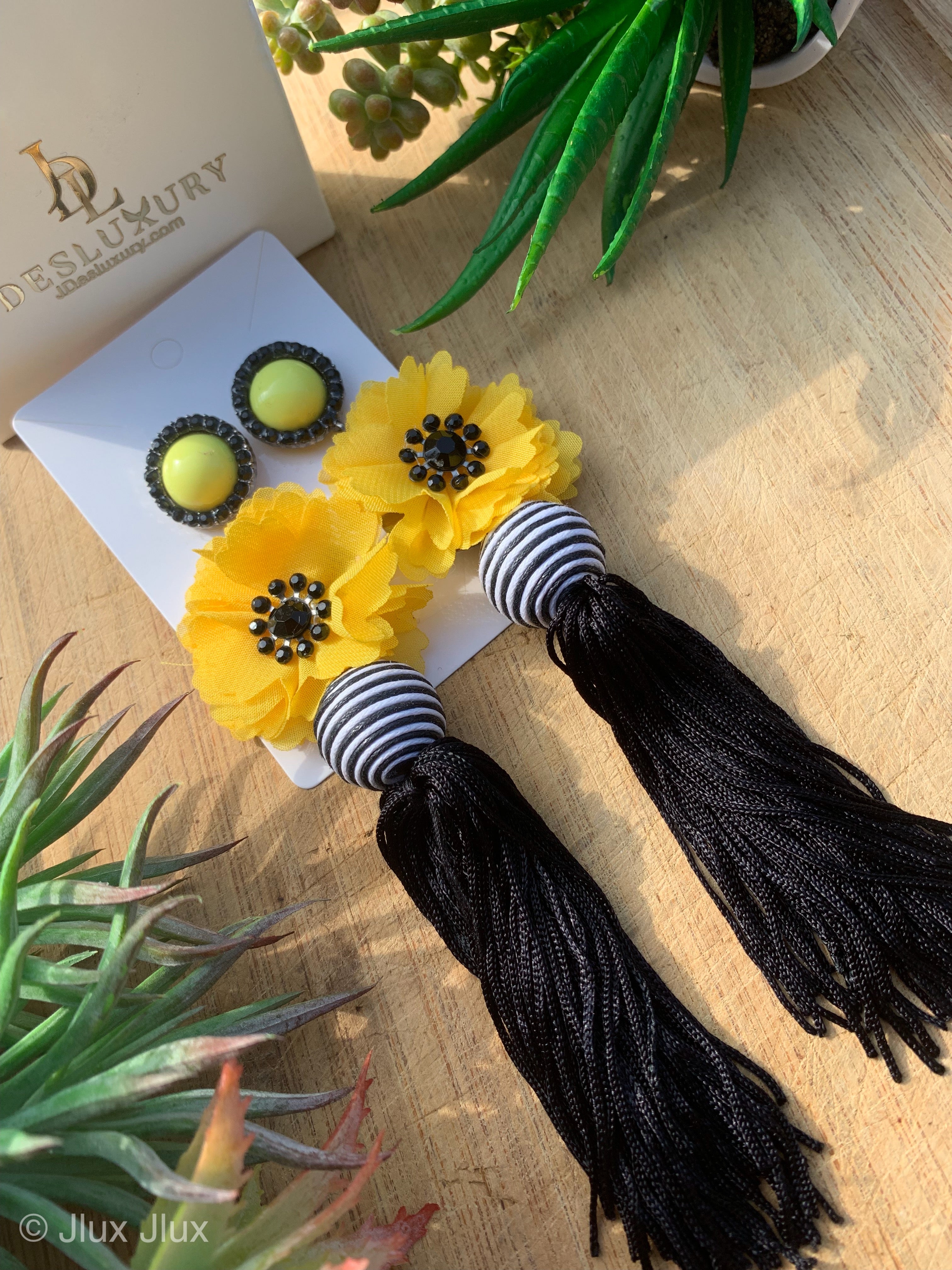 VACA FLOWER EARRINGS - YELLOW