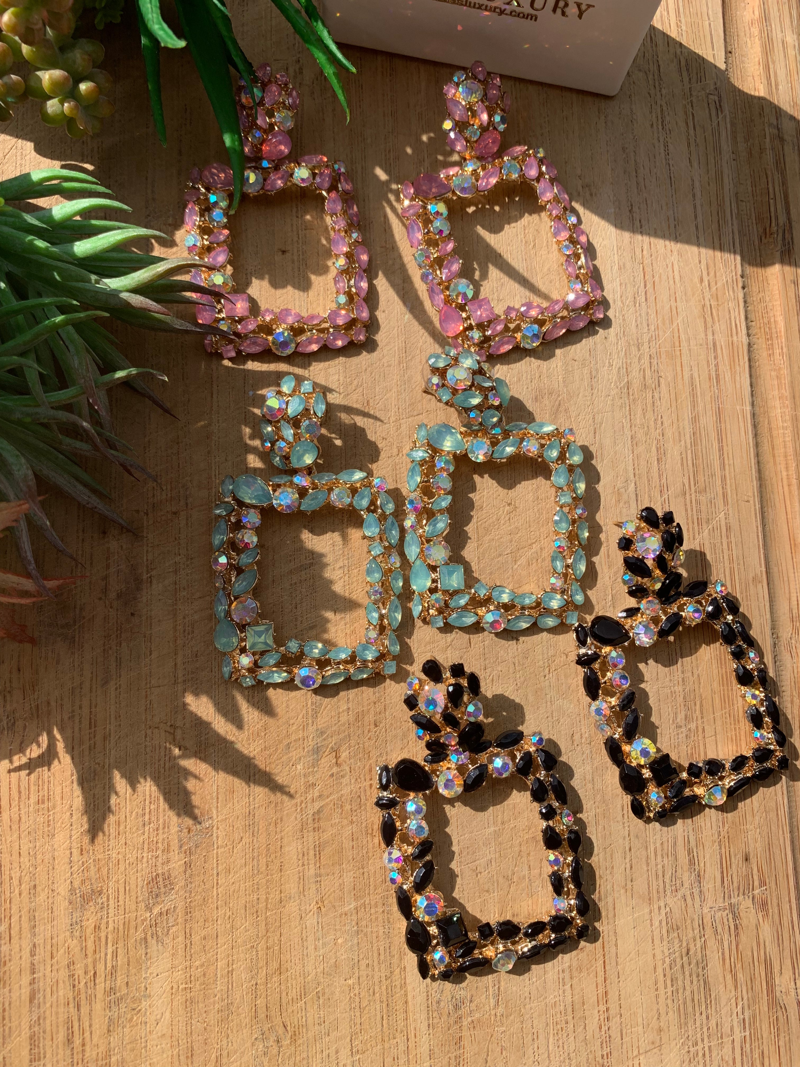 PICK ME EARRINGS - BLACK