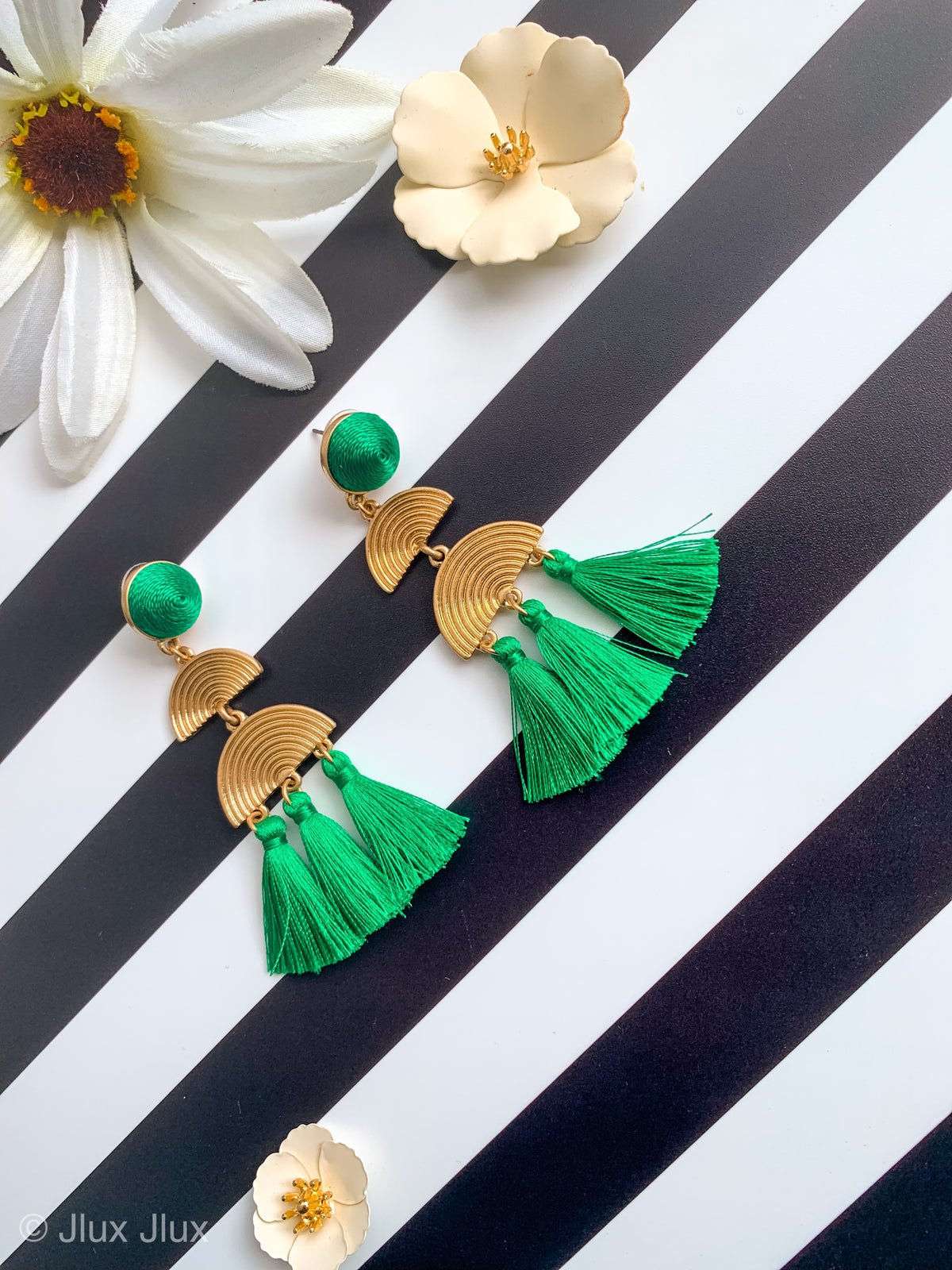 HALF TASSEL DANGLE EARRING
