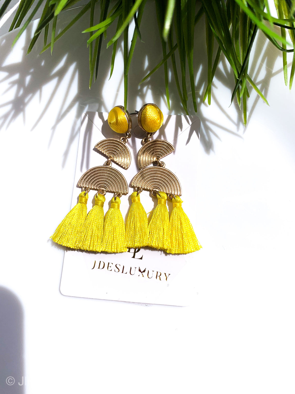 HALF TASSEL EARRING